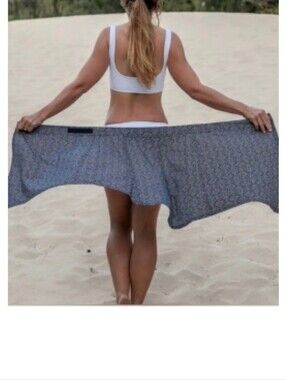 Ripskirt Hawaii Black & White Geometric Mini Skirt